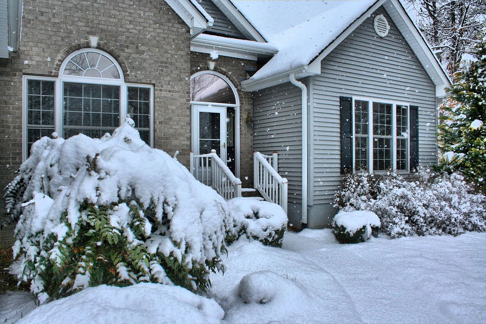 Garage door winter 